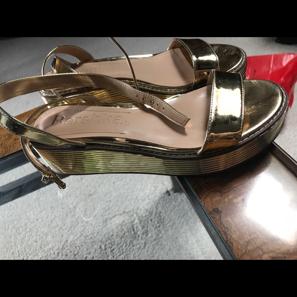 GOLD METALLIC SANDALS